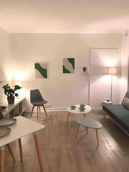 Apartment Spacieux Duplex Parisien Renove, Proche Tour Eiffel