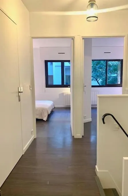 Apartment Spacieux Duplex Parisien Renove, Proche Tour Eiffel Paris
